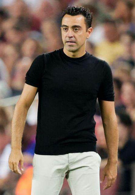 体育直播-哈维：莱万是天生领袖和榜样 1人无法出场让我很烦