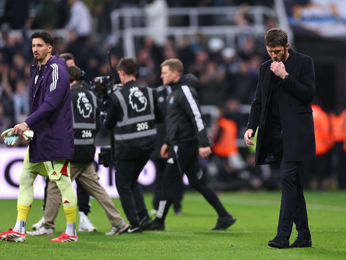 体育社区-不装了！卡里克发飙，赛后举动说明一切：曼联球员让他失望透顶