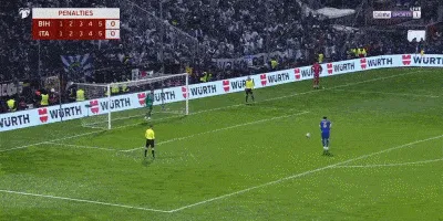 体育直播-点球大战第一轮，塔希罗维奇罚进，皮奥打飞！